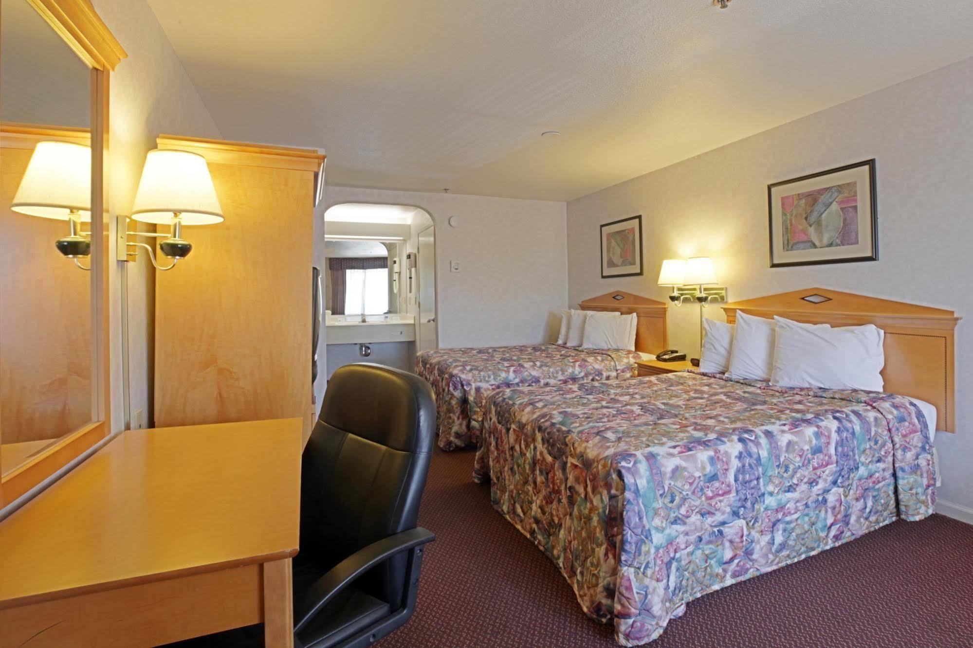 Baymont By Wyndham Manteca Hotel Quarto foto